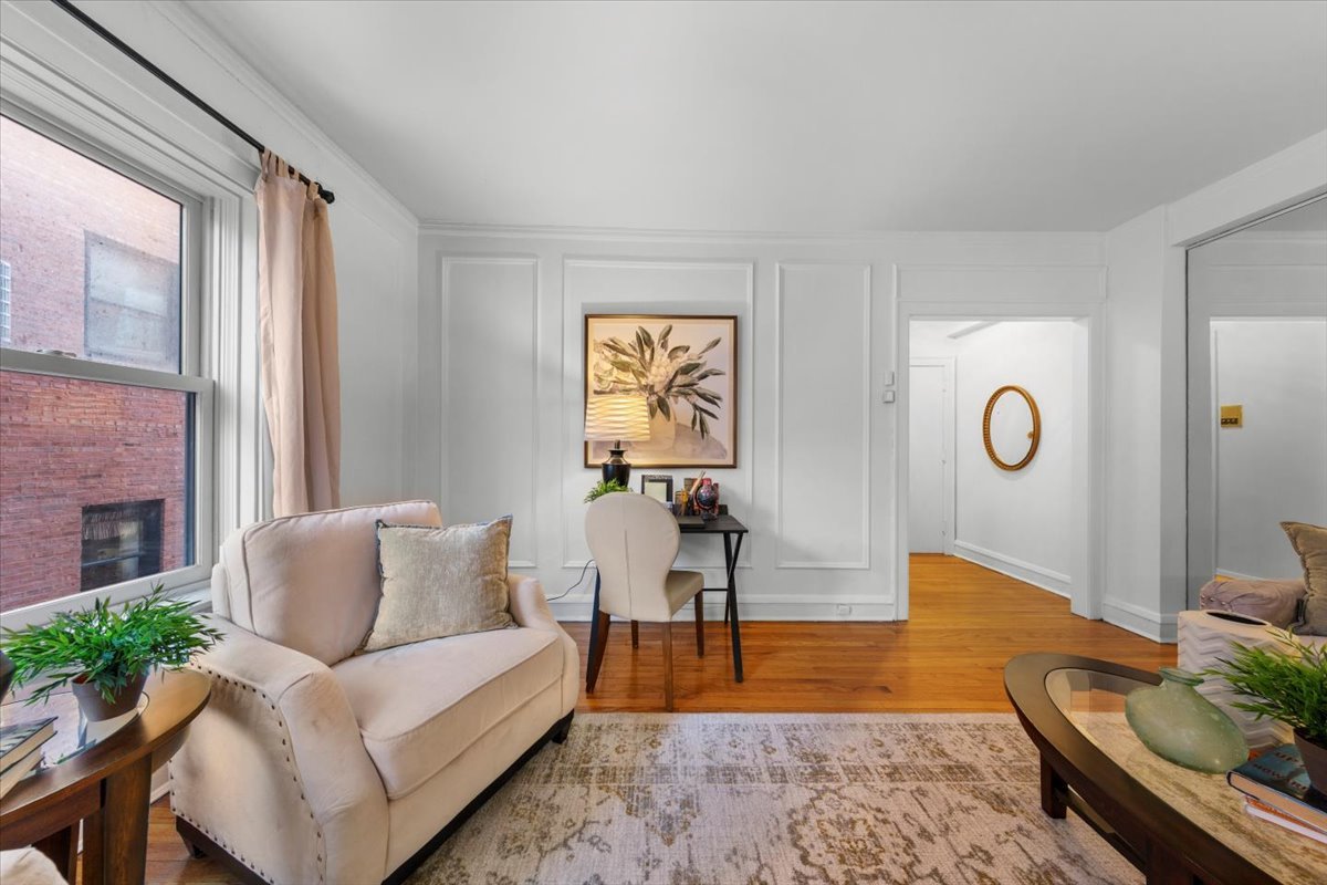 2330 N Lincoln Park West 2C