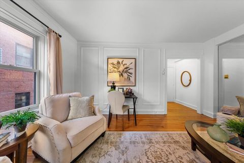 Tiny photo for 2330 N Lincoln Park West Park #2C, Chicago, IL 60614 (MLS # 12557260)