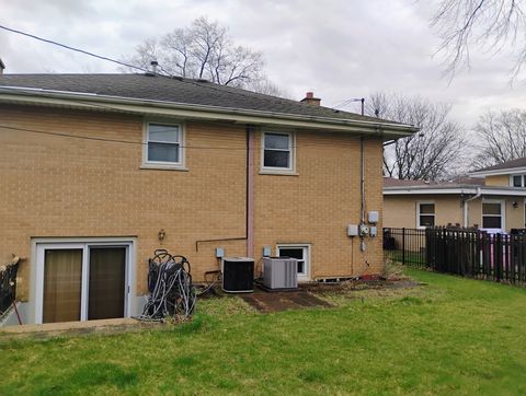 Tiny photo for 904 S Edward Street, Mount Prospect, IL 60056 (MLS # 12646706)