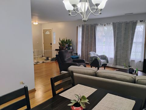 Tiny photo for 904 S Edward Street, Mount Prospect, IL 60056 (MLS # 12646706)