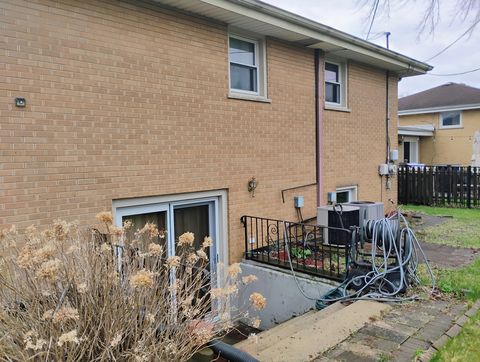 Tiny photo for 904 S Edward Street, Mount Prospect, IL 60056 (MLS # 12646706)
