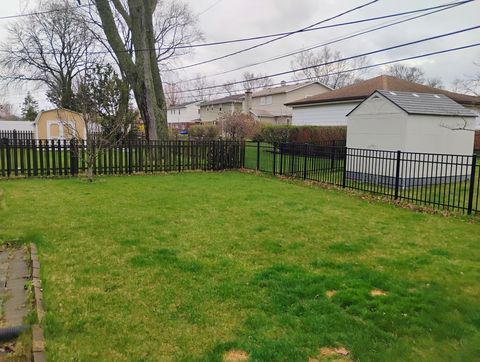 Tiny photo for 904 S Edward Street, Mount Prospect, IL 60056 (MLS # 12646706)