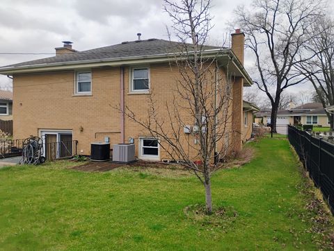 Tiny photo for 904 S Edward Street, Mount Prospect, IL 60056 (MLS # 12646706)