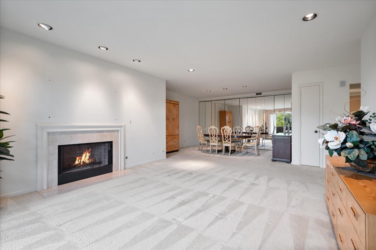4545 W Touhy Avenue W 217W