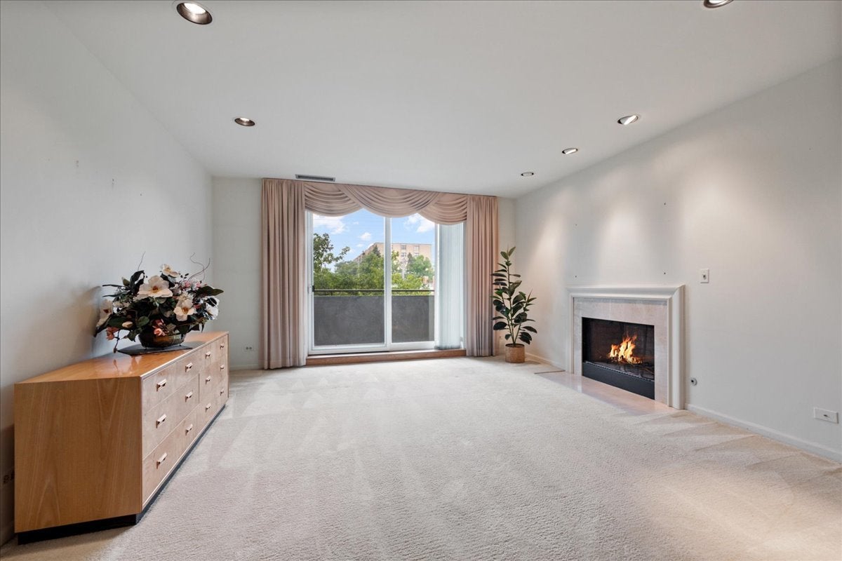 4545 W Touhy Avenue W 217W