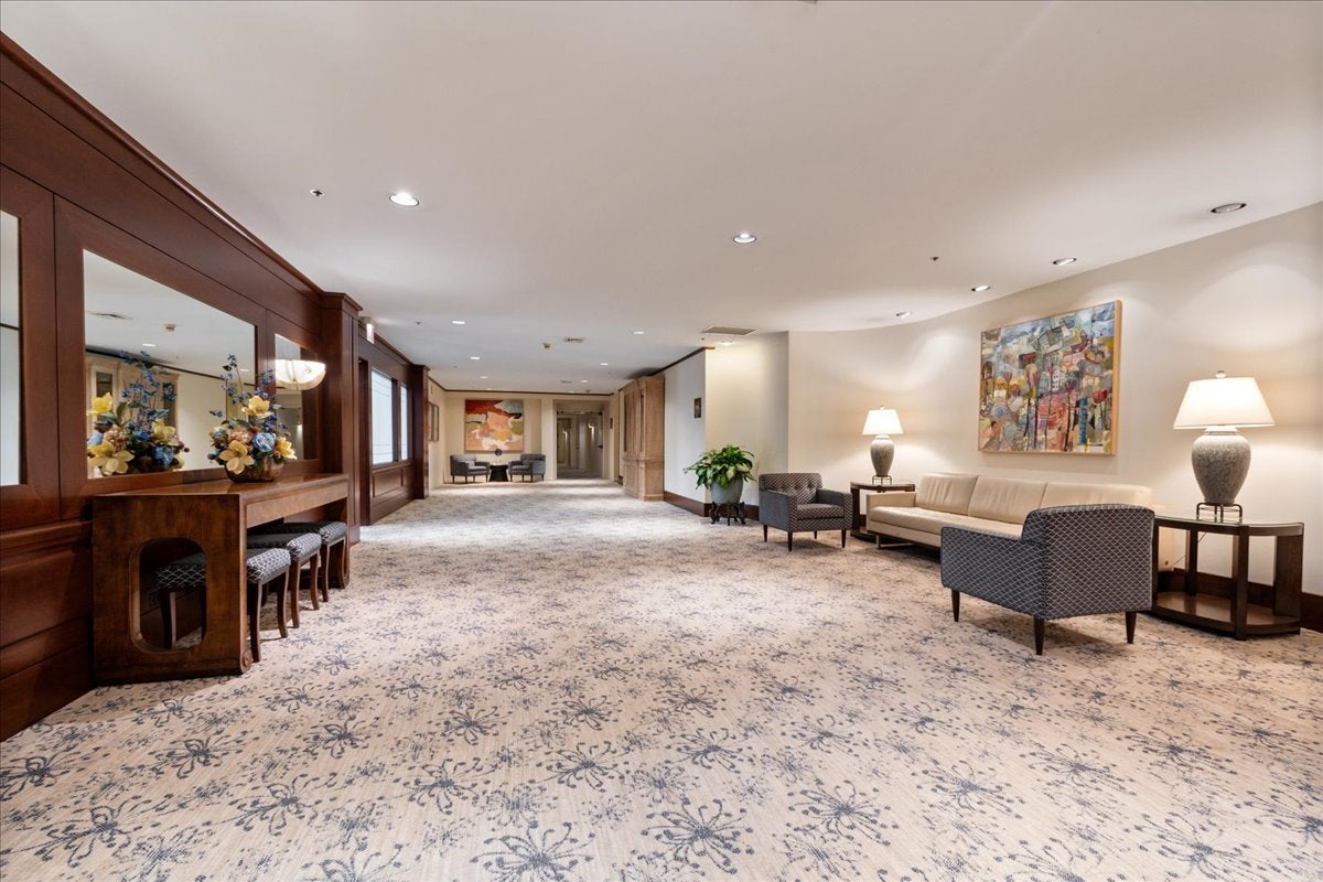 4545 W Touhy Avenue W 217W
