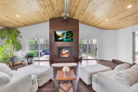 Tiny photo for 30949 N Leesley Court, Libertyville, IL 60048 (MLS # 12621061)