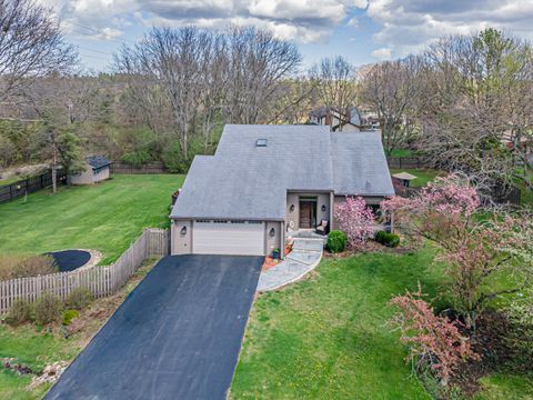 Photo of 30949 N Leesley Court, Libertyville, IL 60048 (MLS # 12621061)
