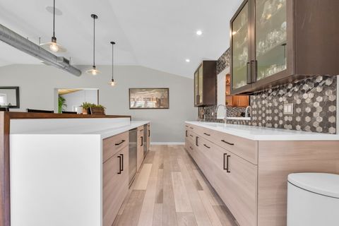 Tiny photo for 30949 N Leesley Court, Libertyville, IL 60048 (MLS # 12621061)