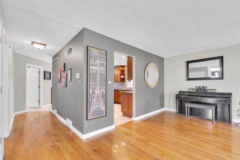 Tiny photo for 30949 N Leesley Court, Libertyville, IL 60048 (MLS # 12621061)