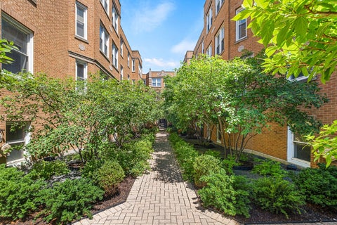 Photo of 536 W Belmont Avenue #2S, Chicago, IL 60657 (MLS # 12678154)