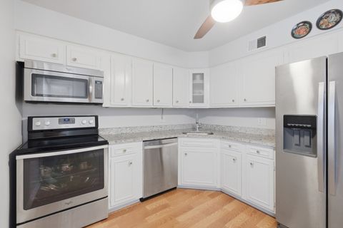 Tiny photo for 2046 Saint Johns Avenue #3E, Highland Park, IL 60035 (MLS # 12673665)