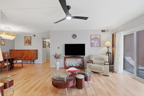 Tiny photo for 2046 Saint Johns Avenue #3E, Highland Park, IL 60035 (MLS # 12673665)
