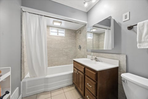 Tiny photo for 1646 Portsmouth Avenue, Westchester, IL 60154 (MLS # 12673588)