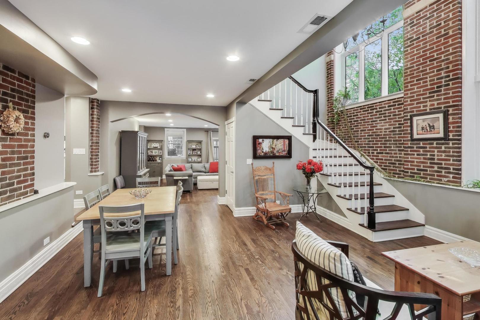 643 W Roscoe Avenue D1