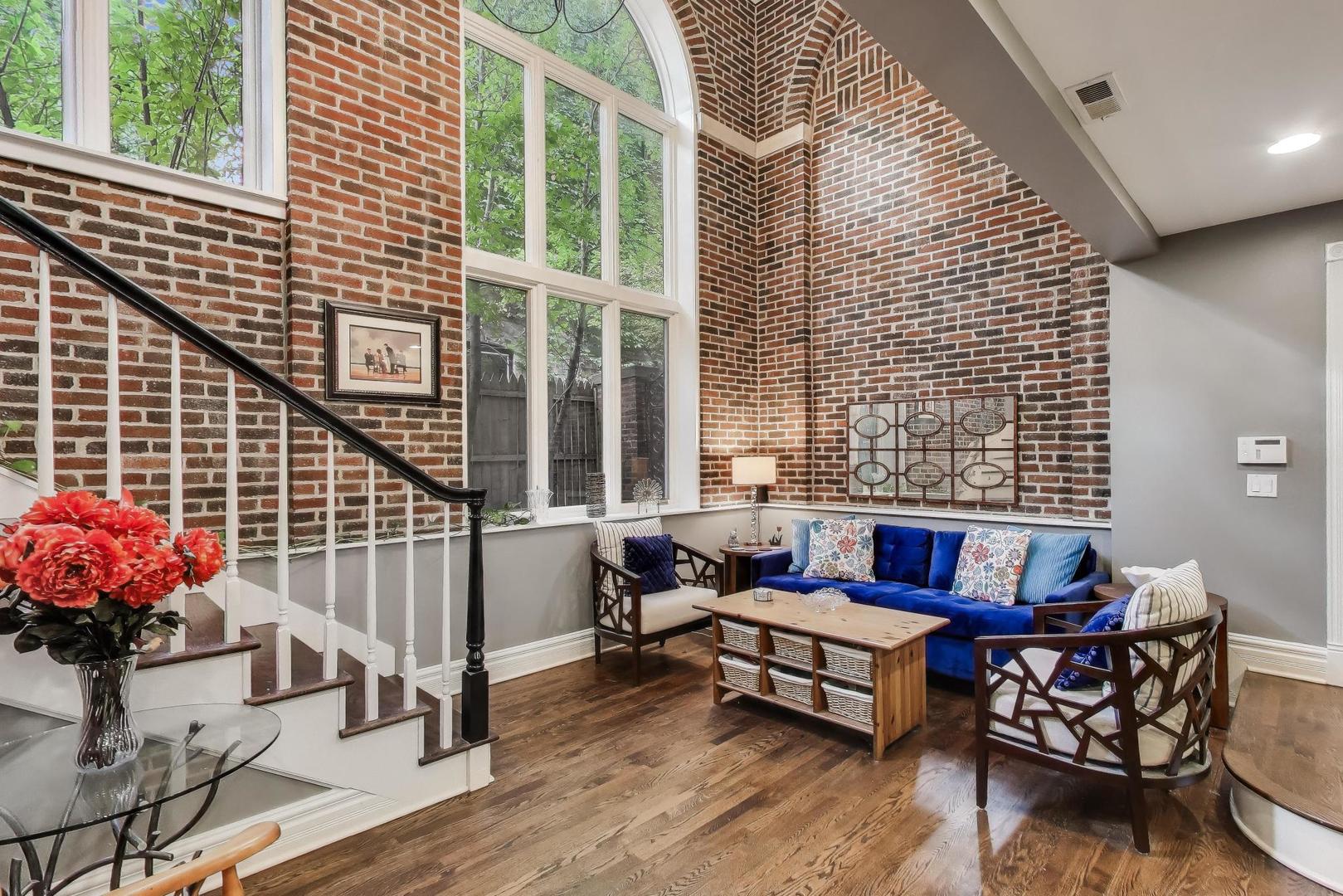 643 W Roscoe Avenue D1