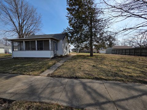 Tiny photo for 2313 N 7th Street, Clinton, IA 52732 (MLS # 12602319)