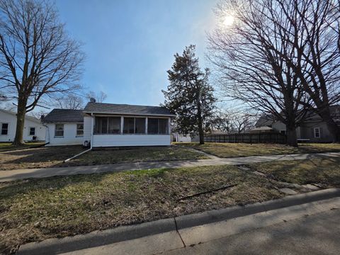 Photo of 2313 N 7th Street, Clinton, IA 52732 (MLS # 12602319)