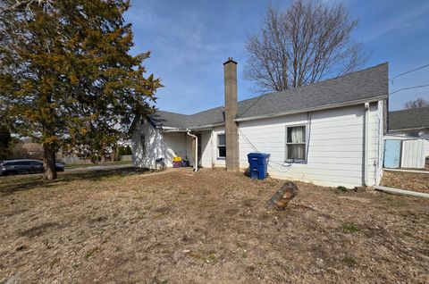 Tiny photo for 2313 N 7th Street, Clinton, IA 52732 (MLS # 12602319)