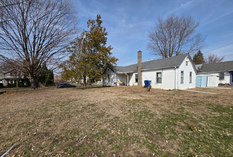 Tiny photo for 2313 N 7th Street, Clinton, IA 52732 (MLS # 12602319)
