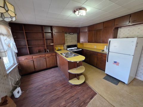 Tiny photo for 2313 N 7th Street, Clinton, IA 52732 (MLS # 12602319)