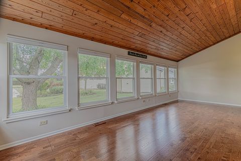 Tiny photo for 9 Derby Court, Grayslake, IL 60030 (MLS # 12479495)