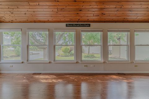 Tiny photo for 9 Derby Court, Grayslake, IL 60030 (MLS # 12479495)