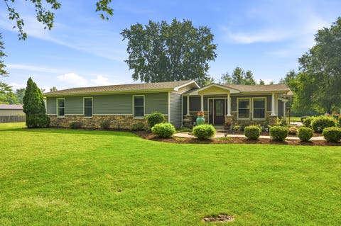 Tiny photo for 32 E Rickard Drive, Oswego, IL 60543 (MLS # 12706835)