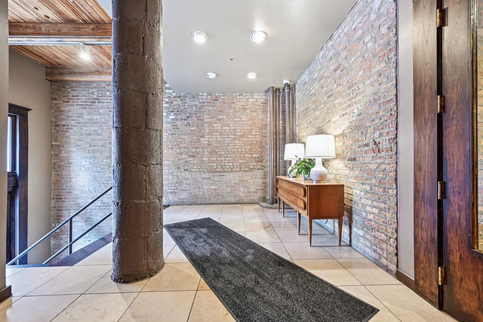 913 W Van Buren Street 5H