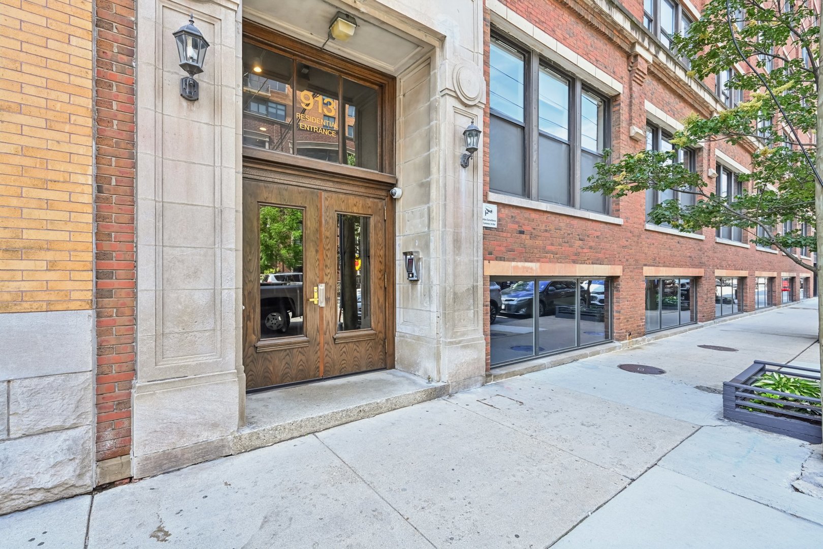 913 W Van Buren Street 5H
