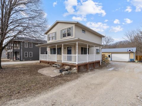 Photo of 24784 Valley Drive, Pleasant Valley, IA 52767 (MLS # 12558050)
