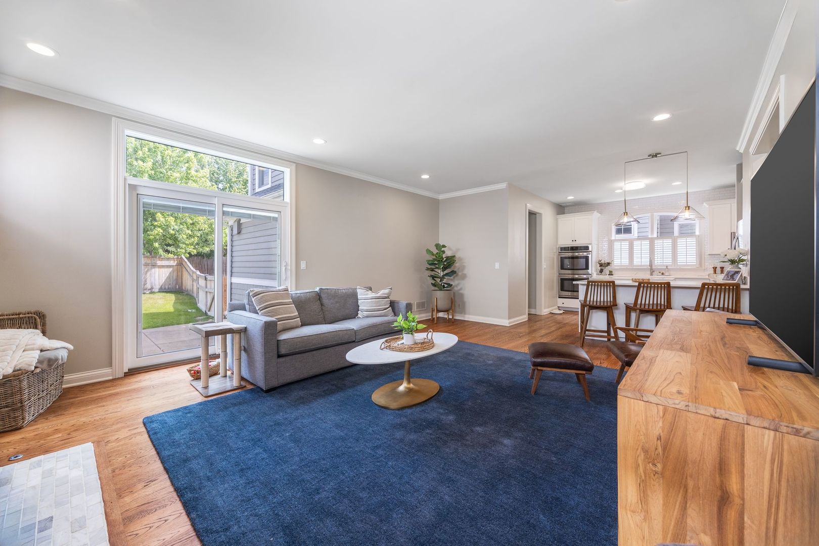 735 W 8th Street