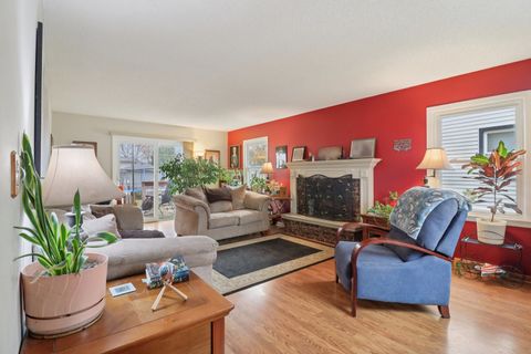 Tiny photo for 610 Maple Drive, Buffalo Grove, IL 60089 (MLS # 12519340)