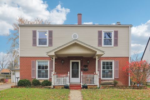 Photo of 610 Maple Drive, Buffalo Grove, IL 60089 (MLS # 12519340)