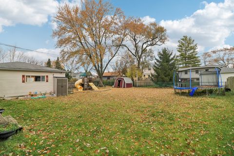 Tiny photo for 610 Maple Drive, Buffalo Grove, IL 60089 (MLS # 12519340)