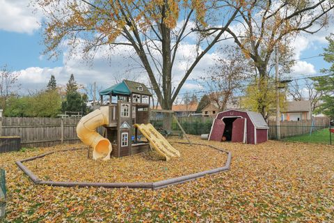 Tiny photo for 610 Maple Drive, Buffalo Grove, IL 60089 (MLS # 12519340)