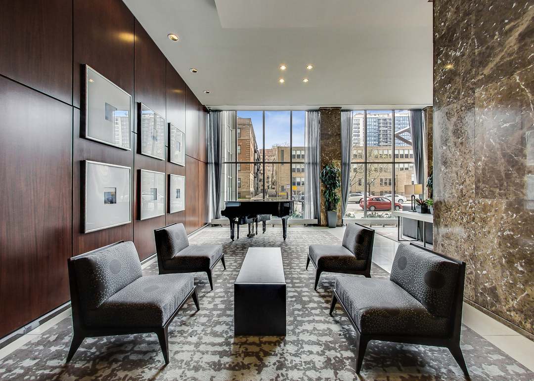 655 W Irving Park Road 4717