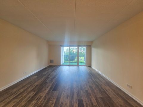Tiny photo for 375 Plum Creek Drive #103, Wheeling, IL 60090 (MLS # 12683874)