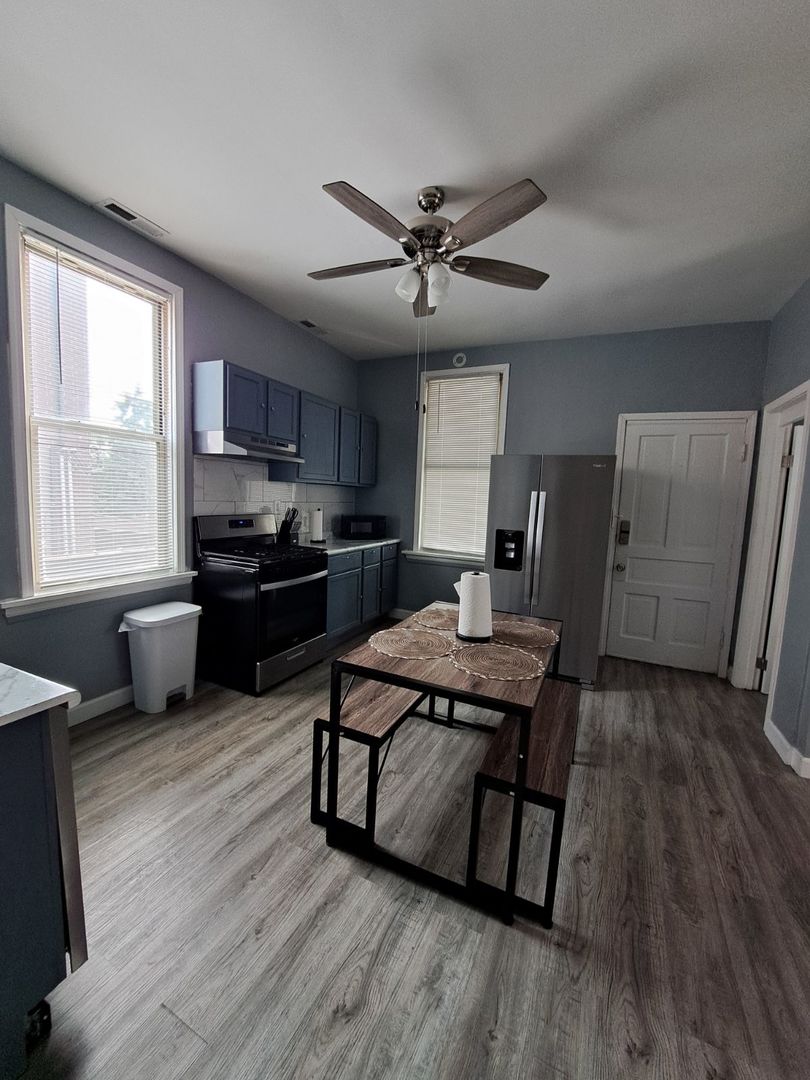 3128 N Clybourn Avenue 2R