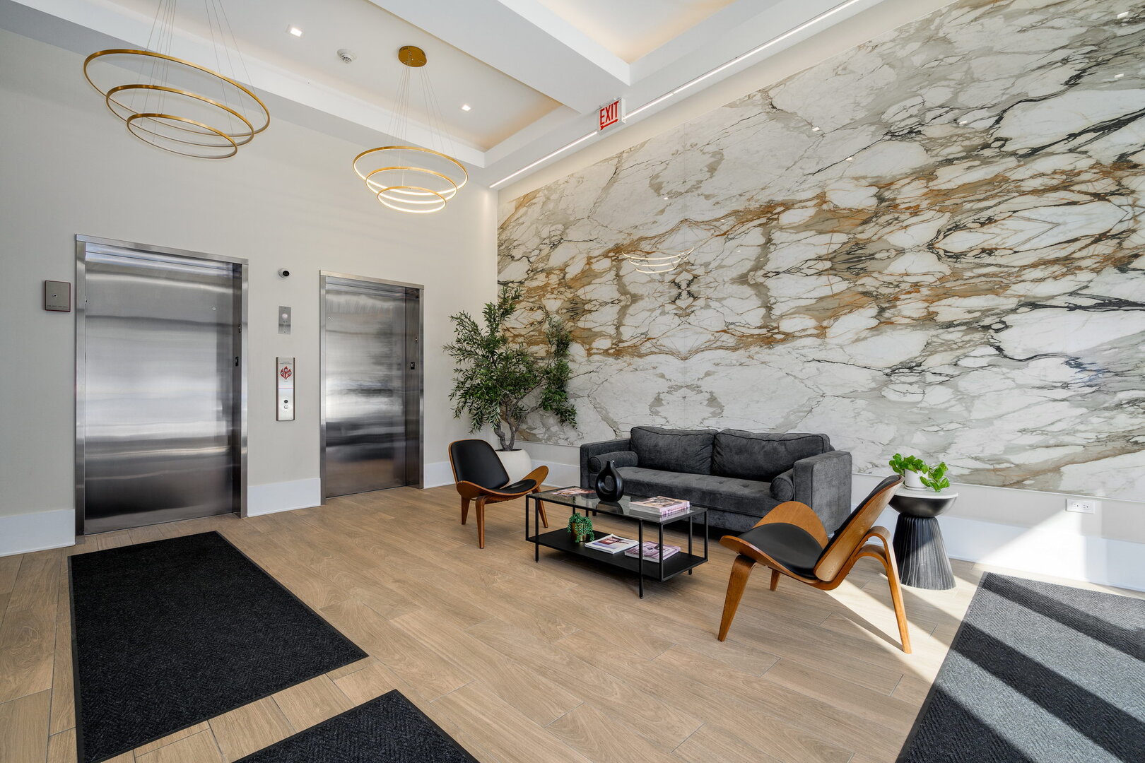 812 W Adams Street 408