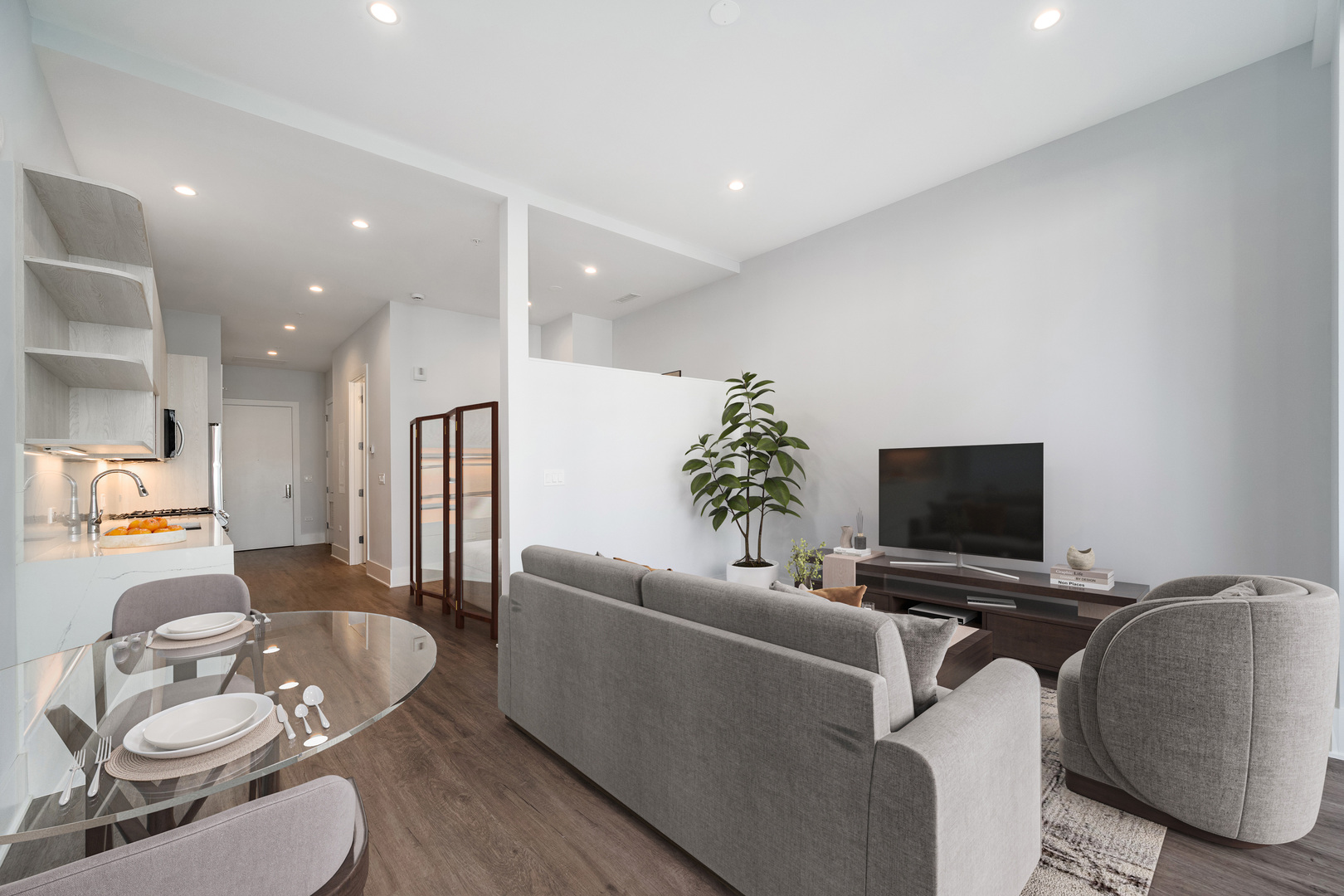 812 W Adams Street 408
