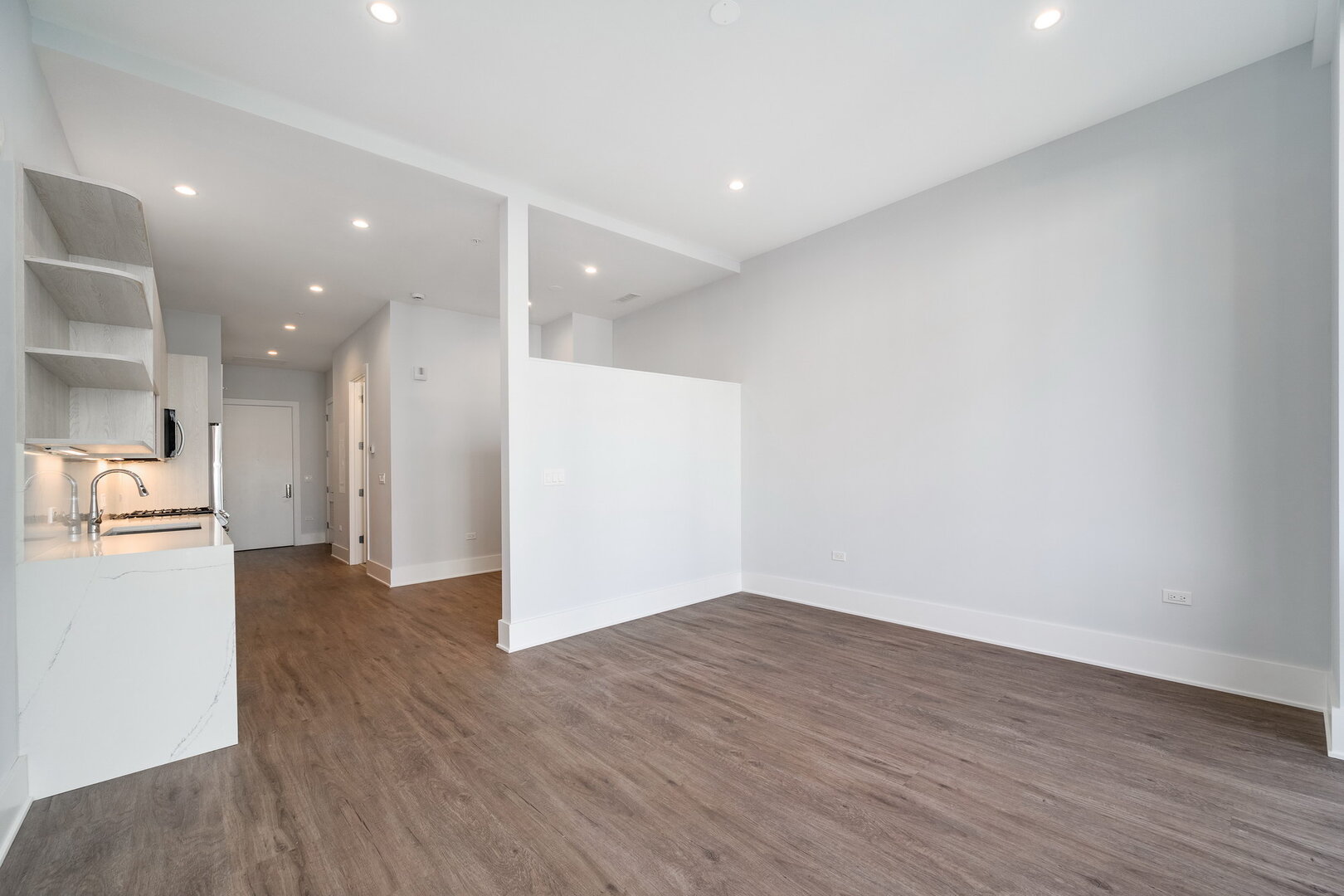 812 W Adams Street 408