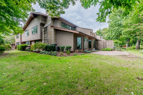 Tiny photo for 1441 Fox Lane #10F, Hinsdale, IL 60521 (MLS # 12753058)