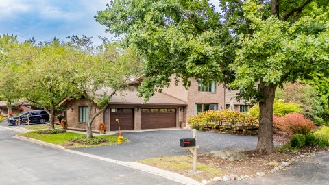 Tiny photo for 1441 Fox Lane #10F, Hinsdale, IL 60521 (MLS # 12753058)