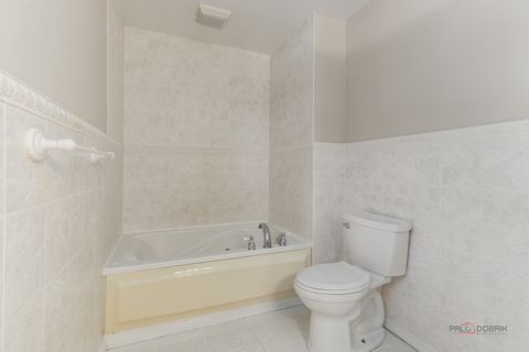 Tiny photo for 186 N Crooked Lake Lane, Lindenhurst, IL 60046 (MLS # 12519133)