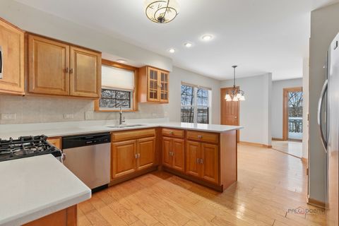 Tiny photo for 186 N Crooked Lake Lane, Lindenhurst, IL 60046 (MLS # 12519133)