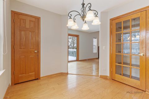 Tiny photo for 186 N Crooked Lake Lane, Lindenhurst, IL 60046 (MLS # 12519133)