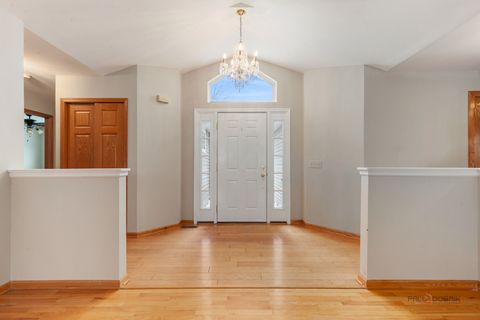 Tiny photo for 186 N Crooked Lake Lane, Lindenhurst, IL 60046 (MLS # 12519133)