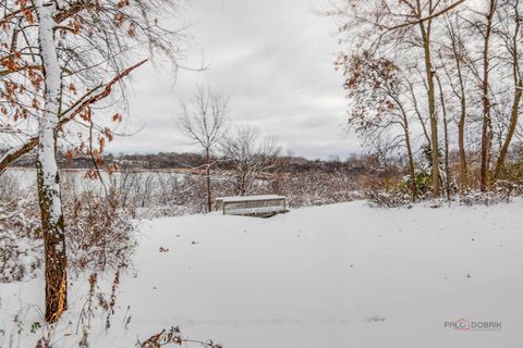 Tiny photo for 186 N Crooked Lake Lane, Lindenhurst, IL 60046 (MLS # 12519133)