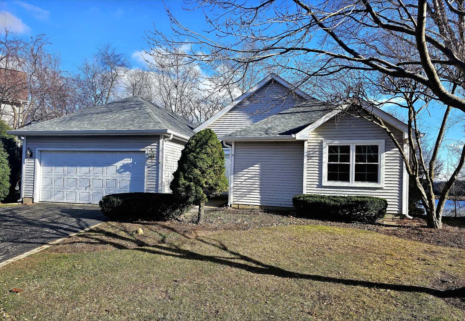 Lindenhurst, Illinois 60046, United States, 3 Bedrooms Bedrooms, ,3 BathroomsBathrooms,Residential,Active,249879